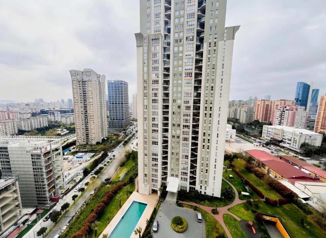 住宅塔楼及小区泳池