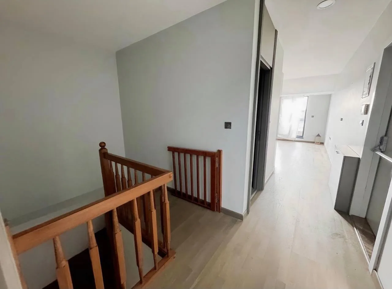 Internal duplex staircase