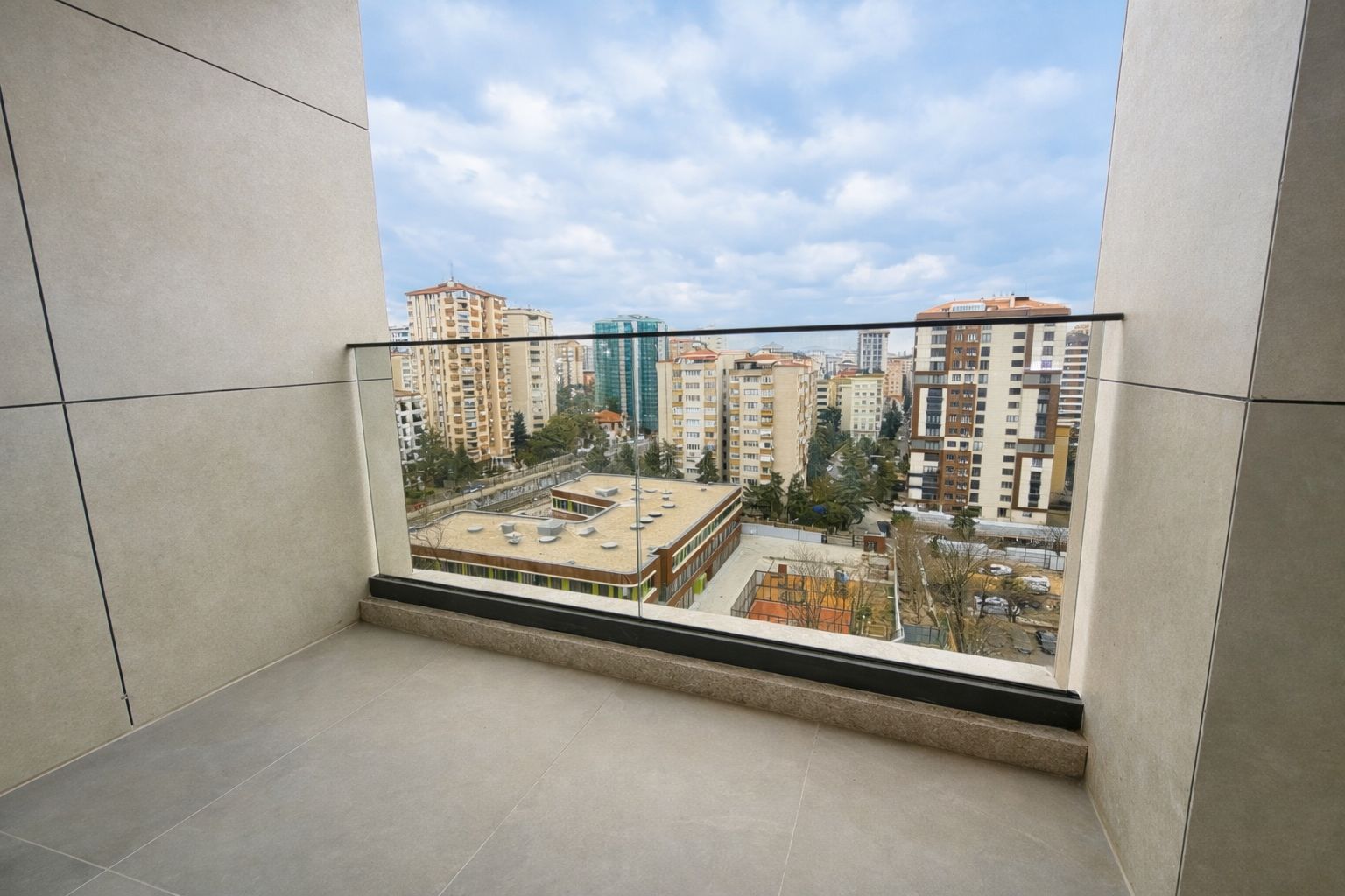 فروش واحد ۳ خوابه نوساز صفر در جاده بغداد