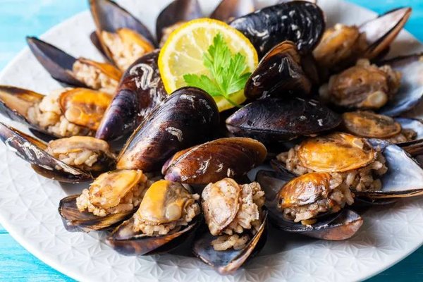 Midye Dolma (stuffed mussels)