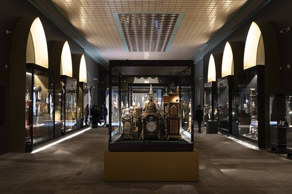 نمایش ساعت‌های تاریخی کاخ توپ‌قاپی برای نخستین بار به روی عموم گشوده شد