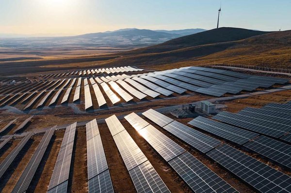 ترکیه و عربستان سعودی قرارداد ۲ میلیارد دلاری انرژی خورشیدی امضا کردند