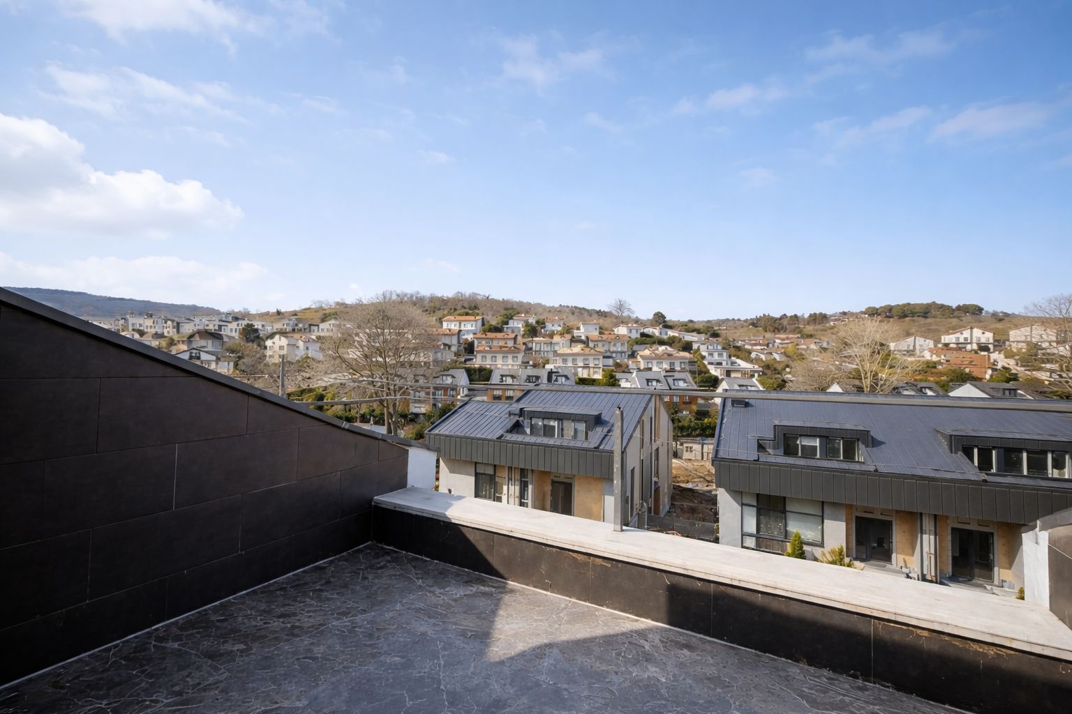 ویلای فروشی در ساریر-اوسکومروکوی