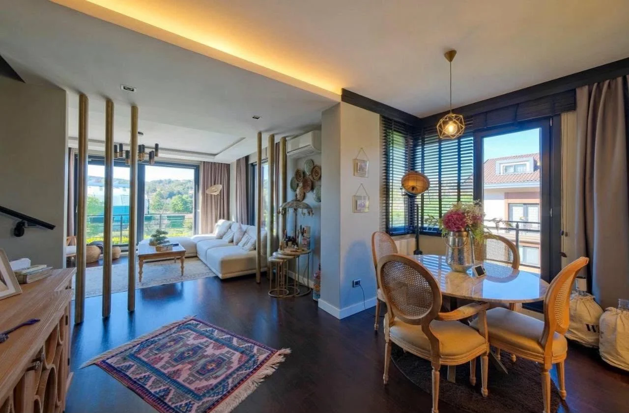 Living and dining area