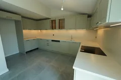 آشپزخانه واحد ۴٫۵ خوابه در زکریاکوی ساریر